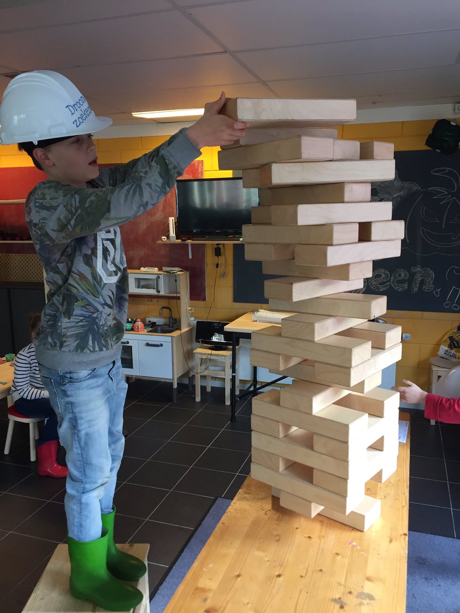 pdm1111's tweet photo. Wat zijn ze druk in de nieuwe #droomfabriek op #droompark Beekbergen . #mixdematch https://t.co/Ngodm6bRUu