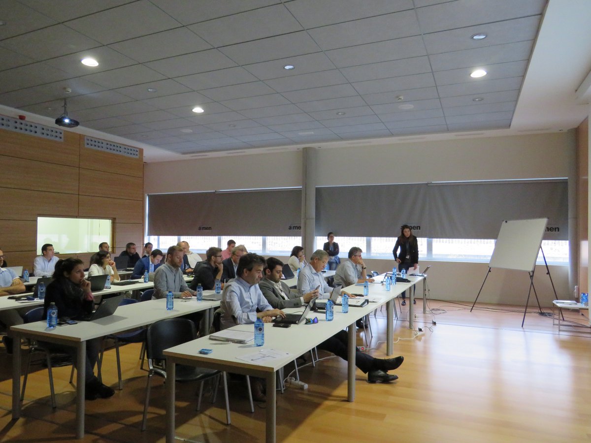 _ComMUnion_'s tweet photo. @_ComMUnion_ @H2020 Technical disscussions during our second session with our #innovation manager from #AFPTGmbH https://t.co/u4agaYyujR
