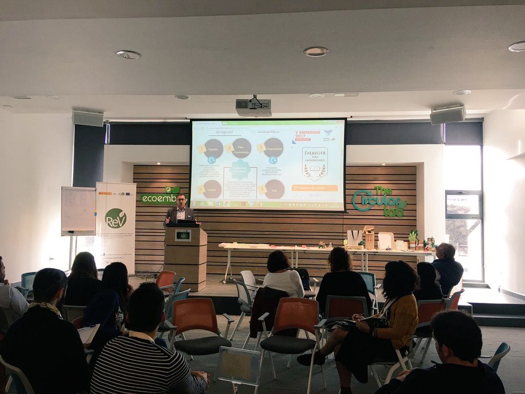 ineditinnova's tweet photo. Conociendo de primera mano los programas de @Emprenderioja y su colaboración con @TheCircularLab #PrototipaCircular https://t.co/ba1iS8N7HW