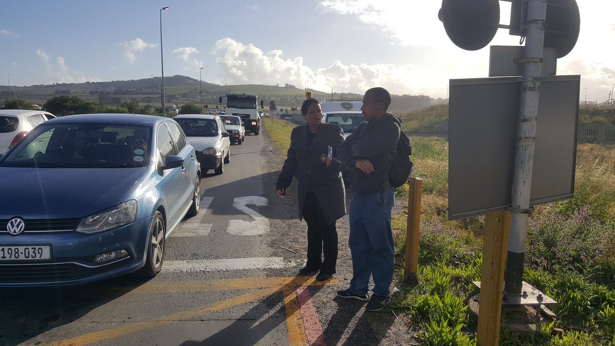 BongiStix's tweet image. @Rail_Safety @Rail_Safety @DoTransport @olinational #Stop🛑 #Observe 👀🚈 and Cross🚶‍♂️🚕 when #Safe #Transportmonth #Edu82bSafe Done