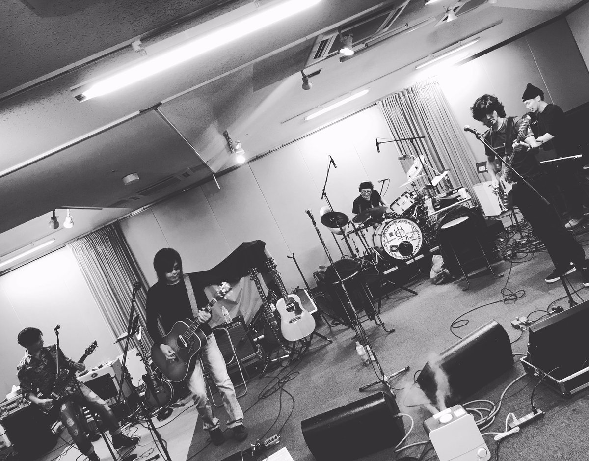YoshimotoHiroki's tweet photo. #doa #FallWinterLive #OpenDoor 2017 rehearsal day4 done🎤 https://t.co/WcE5m5RSxk