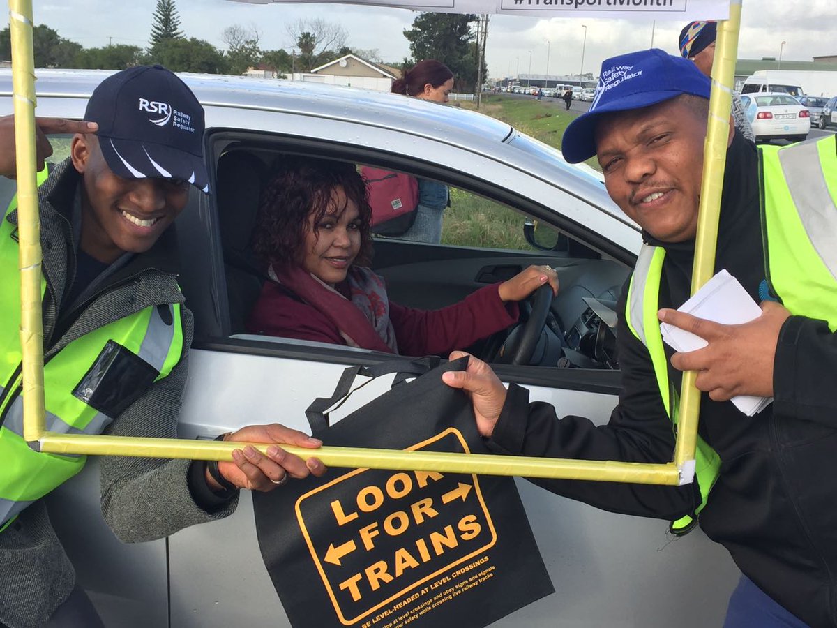 BongiStix's tweet image. @Rail_Safety @Rail_Safety @DoTransport @olinational #Stop🛑 #Observe 👀🚈 and Cross🚶‍♂️🚕 when #Safe #Transportmonth #Edu82bSafe Done