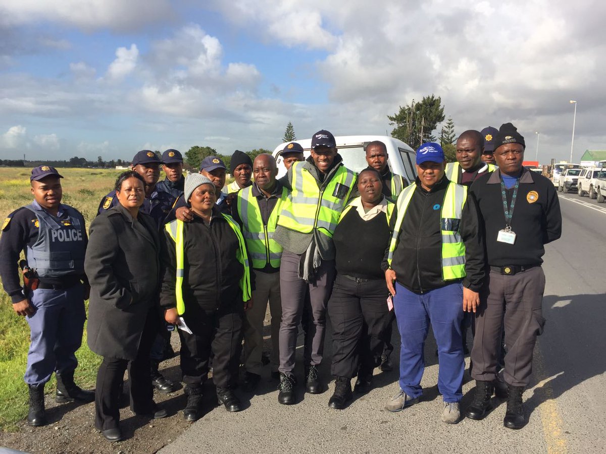 BongiStix's tweet image. @Rail_Safety @Rail_Safety @DoTransport @olinational #Stop🛑 #Observe 👀🚈 and Cross🚶‍♂️🚕 when #Safe #Transportmonth #Edu82bSafe Done