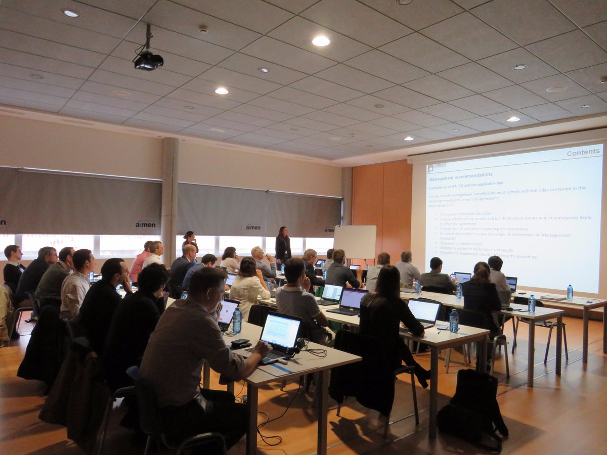 _ComMUnion_'s tweet photo. @_ComMUnion_ @H2020 Technical disscussions during our second session with our #innovation manager from #AFPTGmbH https://t.co/u4agaYyujR