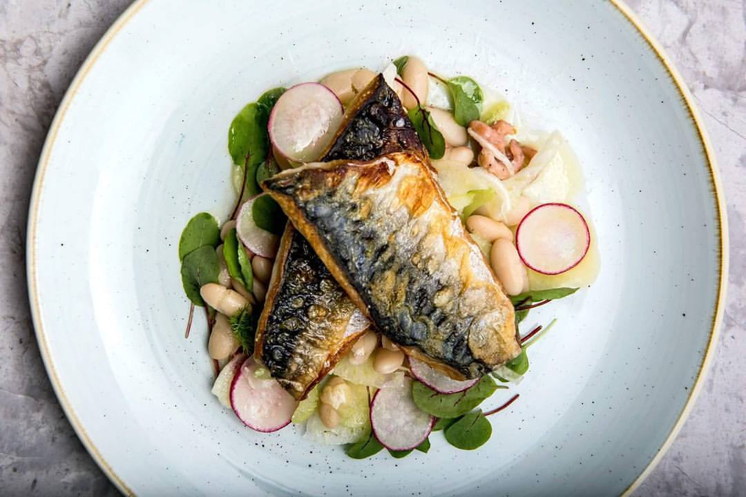 arthurhoopers's tweet photo. Bit of sunshine for this 🌧️Thursday - Mackerel, white beans, radish, brown shrimp.
Get 15% off lunch with your @BetterBankside #buzzcard 👌 https://t.co/yMzbbRsHHH
