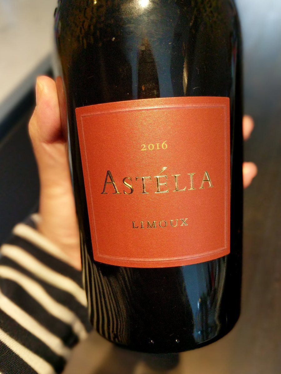 thefoodenquirer's tweet photo. What a gem 💎 Rich, full bodied & complex. Absolutely delicious! 🍷👌 #astelia #limoux #chardonnay #paulmas #johnclaudemas #languedoc #aldi 😯 https://t.co/ij8Tti95ND