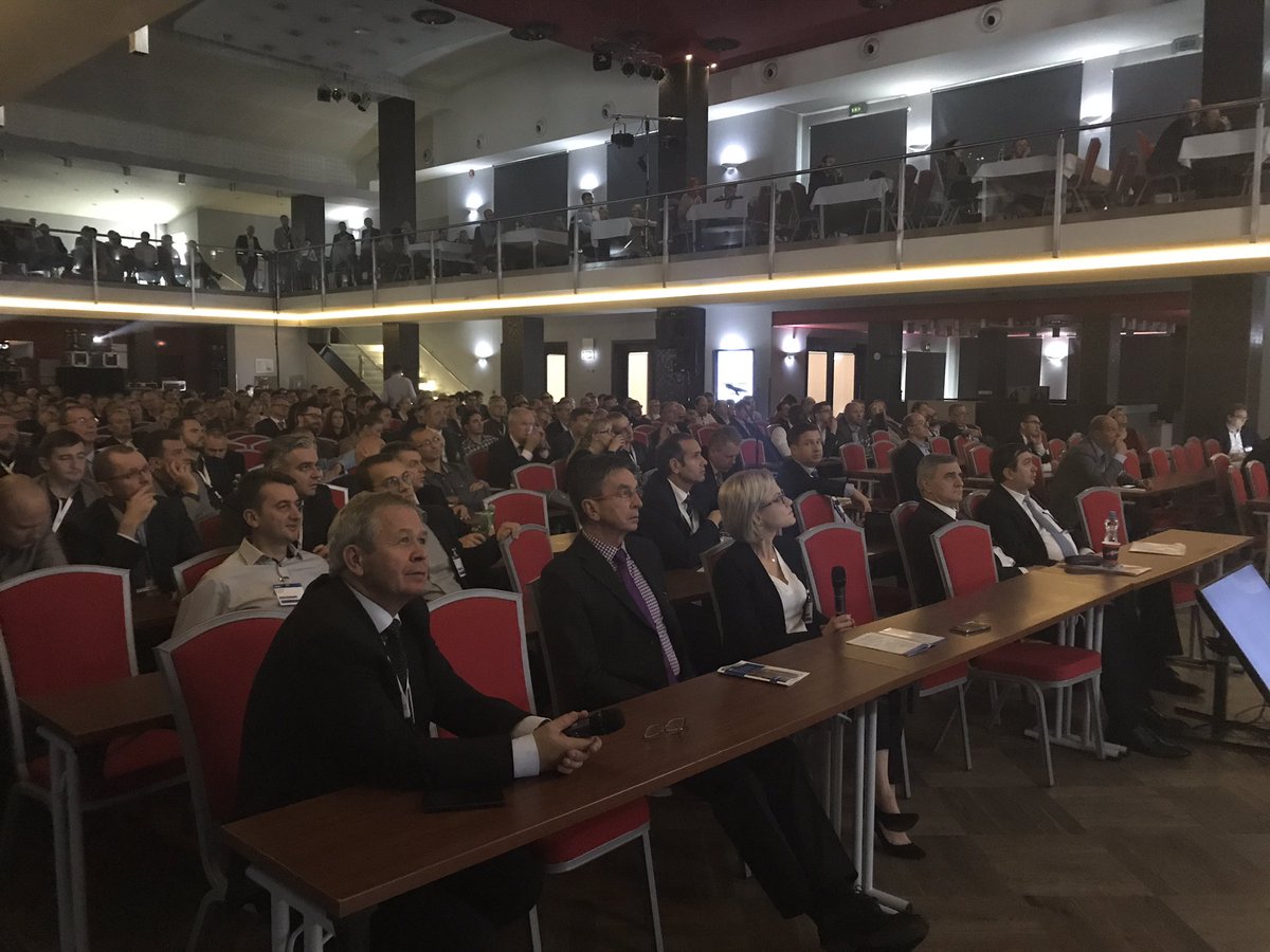 Full auditorium during life surgery session #cus17 #cem17 #uroczech #uroweb