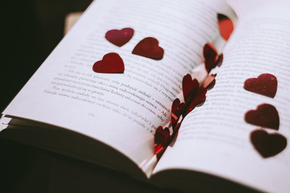 FundzaLitTrust's tweet photo. Read 'Love, death and broken family ties' by FunDza's Kauthar here: https://t.co/YW0aYCUQb5 #Romance #Literacy #FunDza #KeepReading https://t.co/plBbO4m6qX