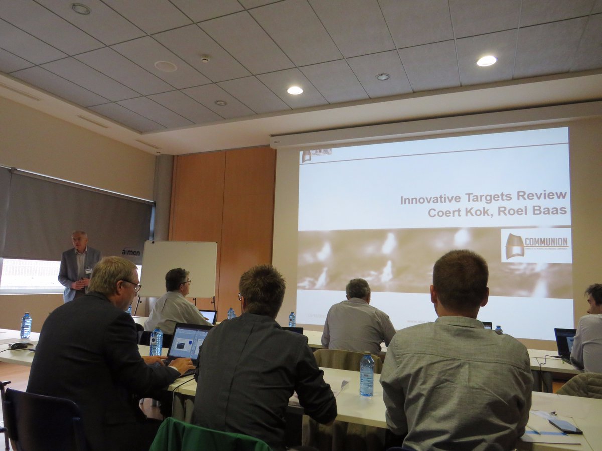 _ComMUnion_'s tweet photo. @_ComMUnion_ @H2020 Technical disscussions during our second session with our #innovation manager from #AFPTGmbH https://t.co/u4agaYyujR