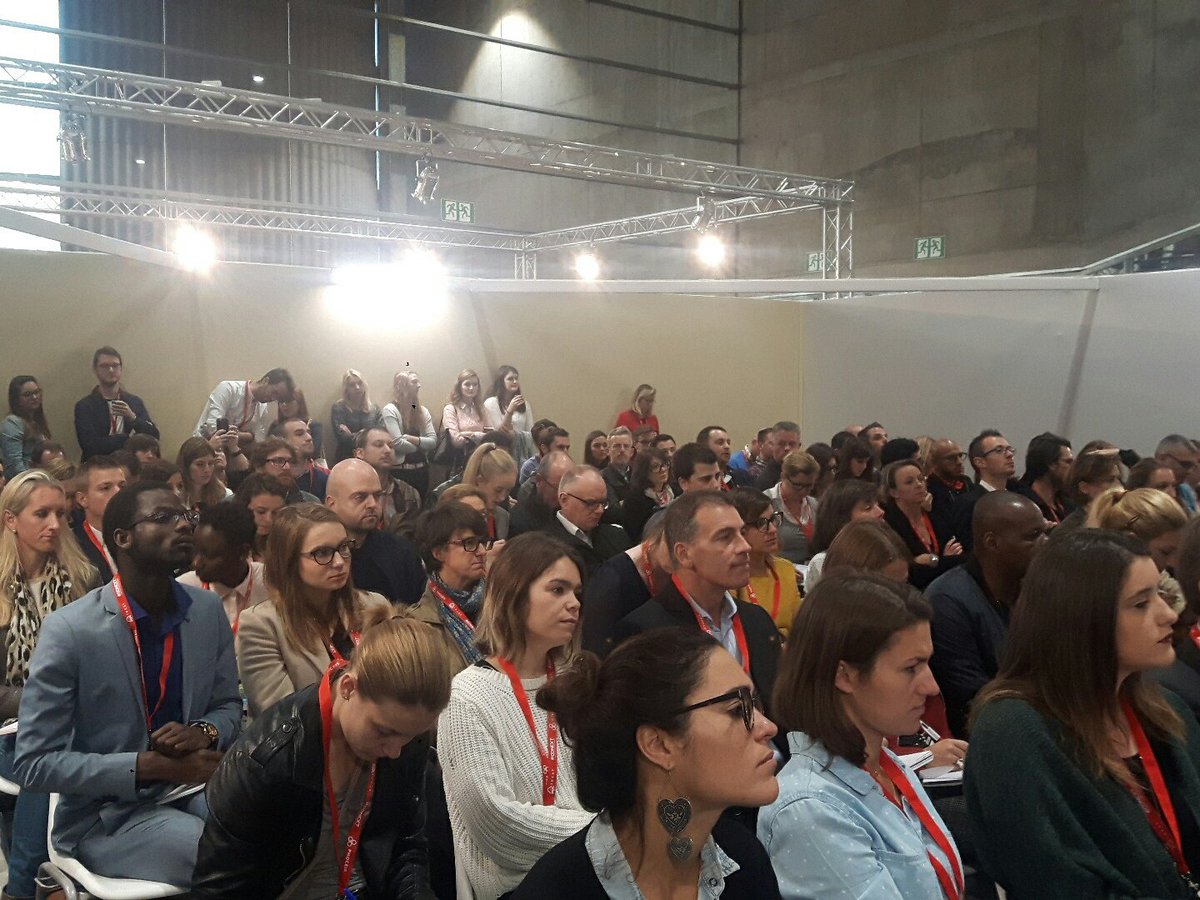 JulienVang's tweet photo. Carton plein pour la conférence de 10h15 organisée par @CCIGrandLille et @facebook rendez-vous à 11h45 sur le plateau TV de #conext2017 https://t.co/4AM6NRaaHu