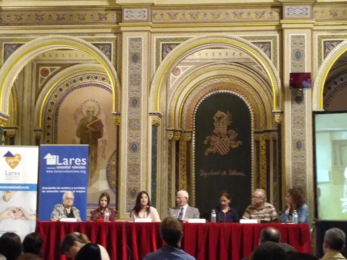 Qué bonitas las experiencias de los estudiantes #Erasmus de la @UCV_es  en el proyecto #CharlasConCorazón de <a href="/LaresCV/">Lares C.Valenciana</a>