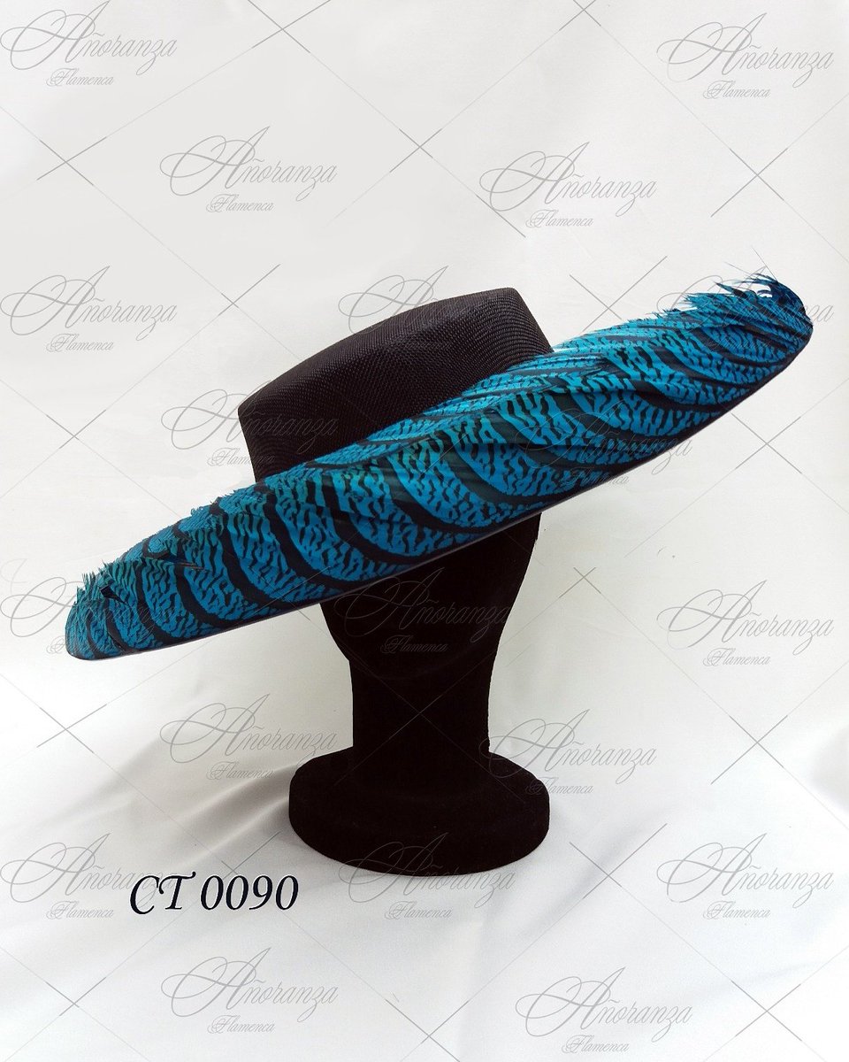 Buenísimos días!Nada menos que añoranza es lo que nos inspira este modelo, con un toque de color, elegante pero divertido!! Nos encanta!!