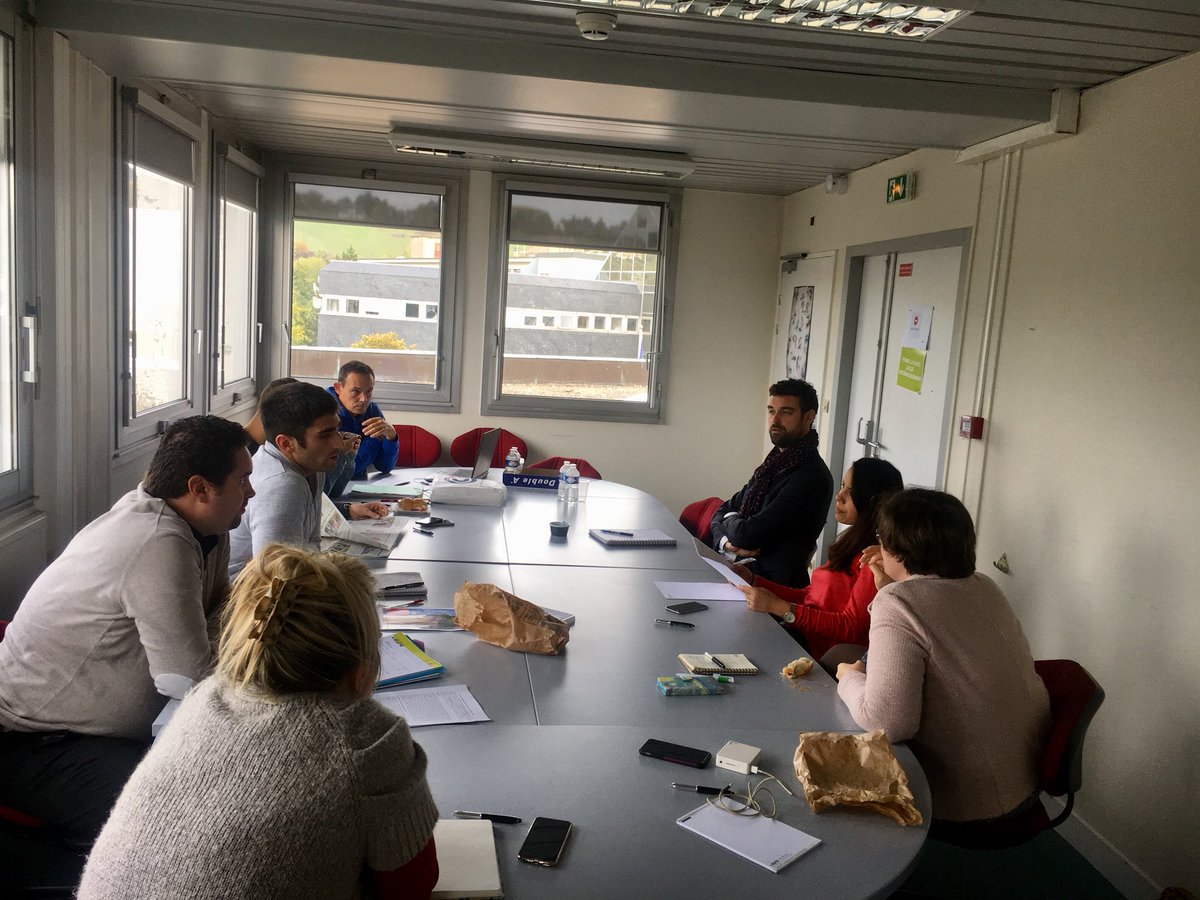 SWSeineAVelo's tweet photo. L’équipe projet debrief sur le #swseineavelo ! Dans la joie et la bonne humeur 😍
Vous avez des choses à nous dire ?
#seineavelo https://t.co/XmTMLwJq9g