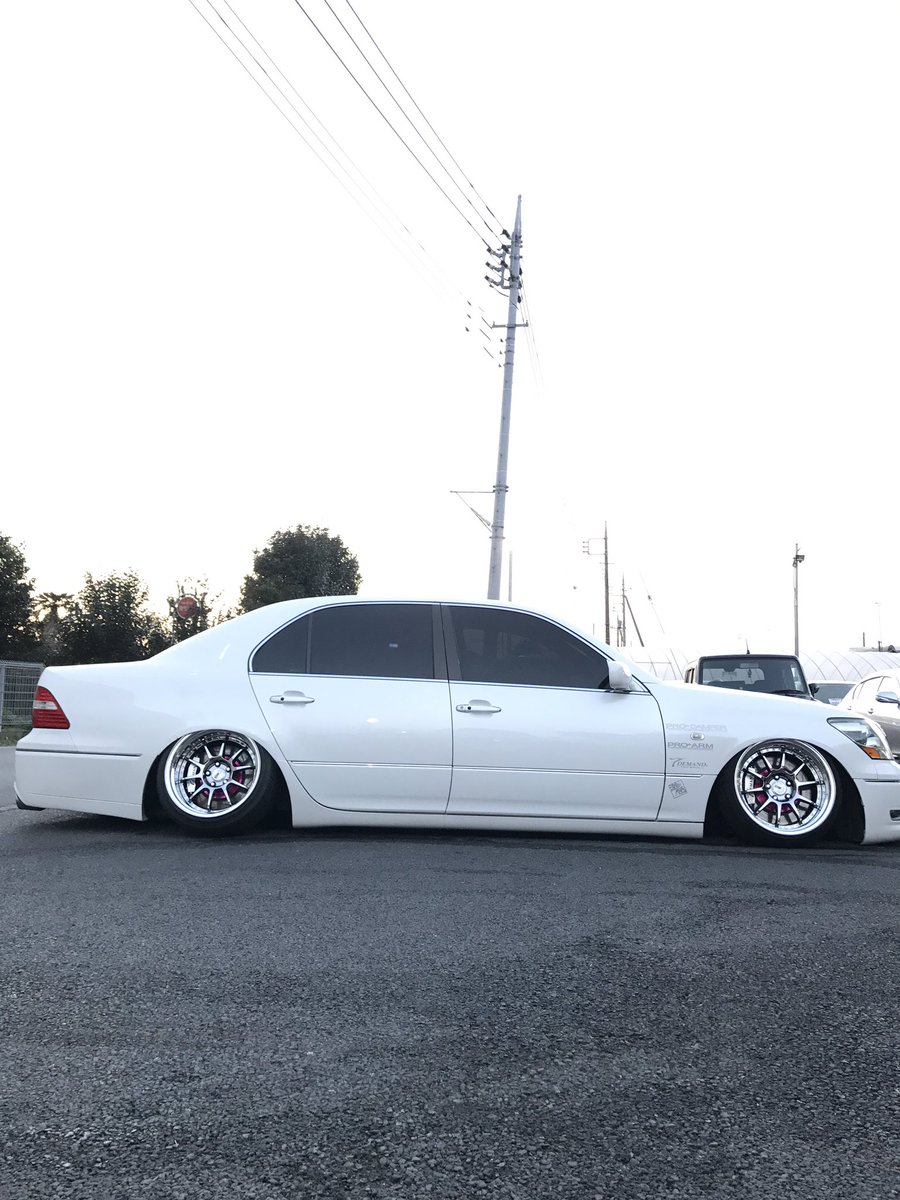 pei_nn's tweet photo. ホイール売ります
SSR SP3 18インチ
カラー SBC
オフセット 
9.5Jの0 Hiディスク
11J+3 MDディスク

多少の小傷やフェンダーと擦れた傷がありますが綺麗なほうだと思います

割れ歪みエア漏れ等はありませんでした

気になる方がいれば連絡お願いします https://t.co/B32FPBKnwu