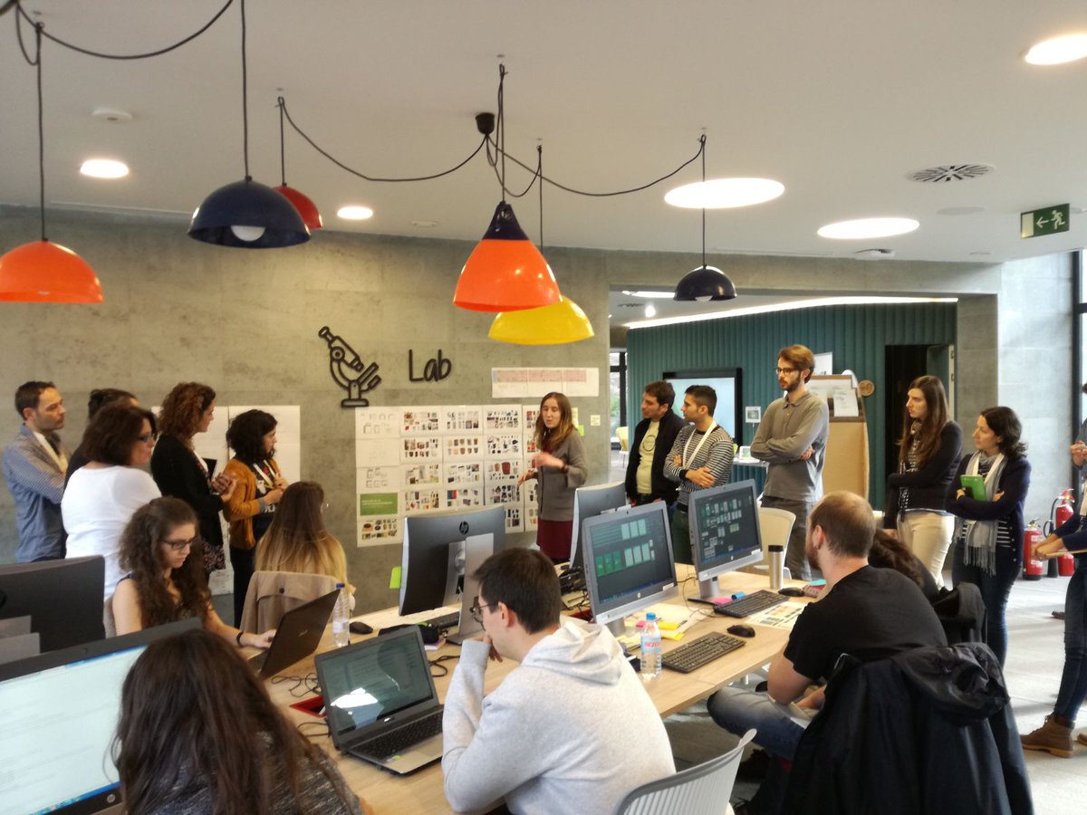 emprendeverde's tweet photo. El equipo del LAB de #TheCircularLab de @Ecoembes cuentan sus diferentes proyectos de innovación a los participantes de #PrototipaCircular. https://t.co/kDIIlU6Lip