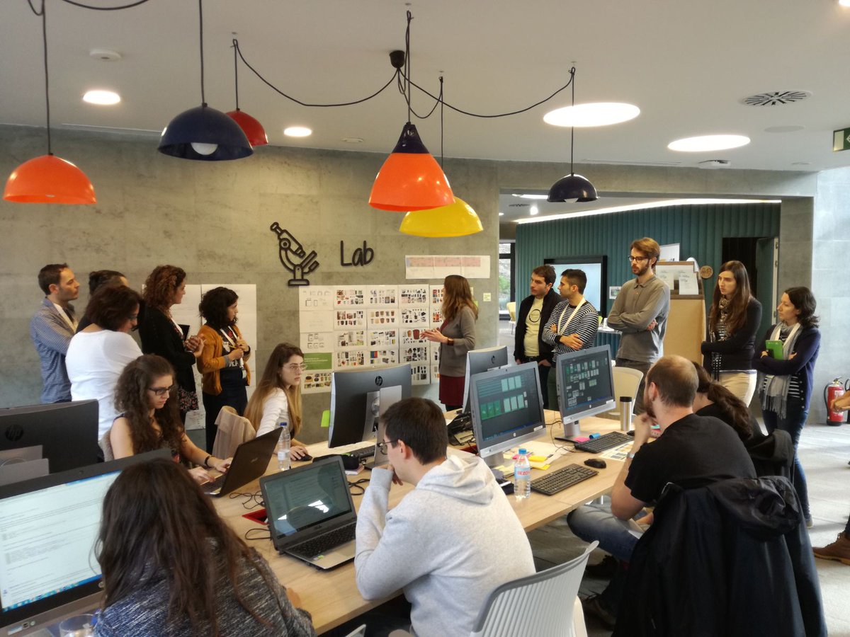 emprendeverde's tweet photo. El equipo del LAB de #TheCircularLab de @Ecoembes cuentan sus diferentes proyectos de innovación a los participantes de #PrototipaCircular. https://t.co/kDIIlU6Lip