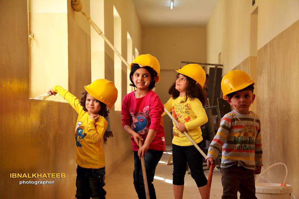 bilalmosul's tweet photo. أطفال #الموصل يشاركون بإعادة ترميم مدارسهم 😍 https://t.co/p7VEHxirDr