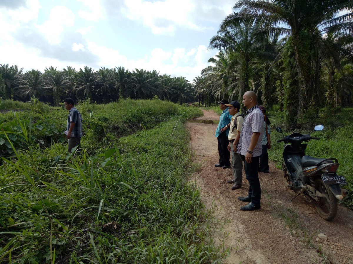 RhezhaLeboxs's tweet photo. Meninjau Lokasi Untuk Embung Desa
Sebagai #4ProgramPrioritasDesa
#BhaktiPendampingDesa
#provbabel
@jokowi
@EkoSandjojo
@taufikmadjid71 https://t.co/utwLp3lvVP