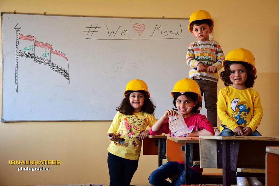 bilalmosul's tweet photo. أطفال #الموصل يشاركون بإعادة ترميم مدارسهم 😍 https://t.co/p7VEHxirDr