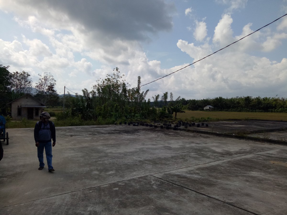 RhezhaLeboxs's tweet photo. Meninjau Lokasi Untuk Embung Desa
Sebagai #4ProgramPrioritasDesa
#BhaktiPendampingDesa
#provbabel
@jokowi
@EkoSandjojo
@taufikmadjid71 https://t.co/utwLp3lvVP