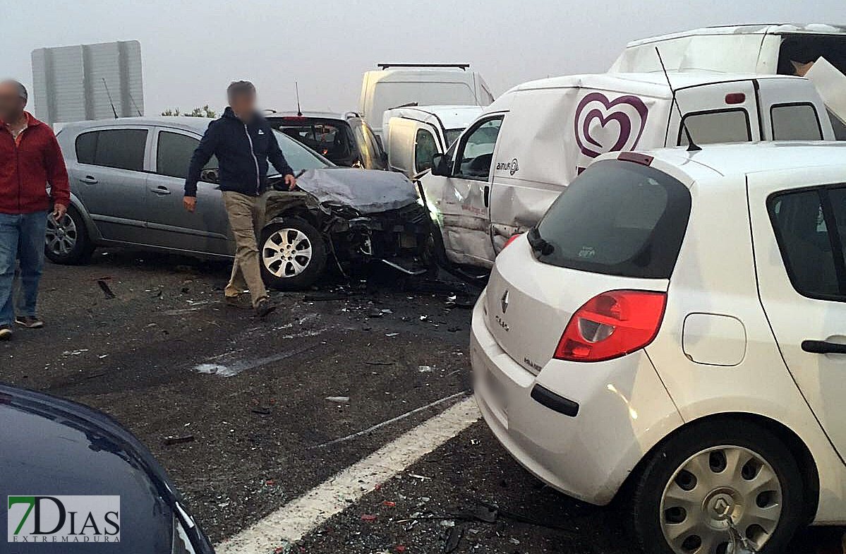 Extremadura7D's tweet photo. ÚLTTIMA HORA - Al menos un fallecido en un accidente múltiple en la provincia de Cáceres
https://t.co/6Awa3N7tnS https://t.co/fH24yxsGuK