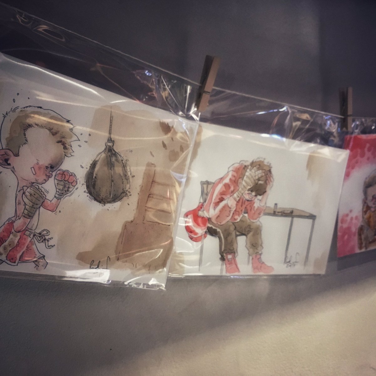 lafabriquedd's tweet photo. Arrêtez tout ! #Radja est à @lheuredujeu ! #expo #inktober #ink #aquarelle #boxe #boxer #truestory #cadechire https://t.co/6Q54HuA5xZ