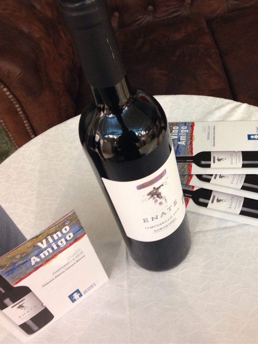 Valentiaorg's tweet photo. A punto de presentar el nuevo Vino Amigo con @BodegaEnate y los hijos de Carrera Blecua en @semoniaorg #solidaridad #Huesca https://t.co/0V5AsB7Agi