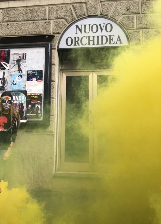 Bentornat@ #Lume Da #Bologna a #Milano condividiamo la gioia dell'occupazione ex cinema orchidea.a domani per la tavola rotonda beni comuni