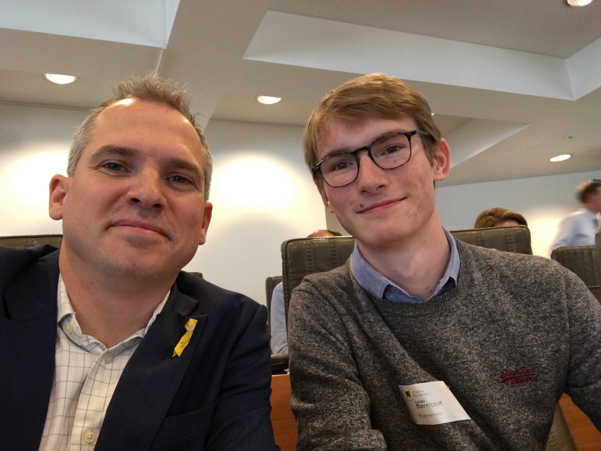 MDiependaele's tweet photo. Samen met #YOUCA medewerker Lucas in de commissie economie @vlaparl. Deze namiddag mag hij zelf een vraag stellen. #dagjerust😊 https://t.co/HHGbHOBhOt