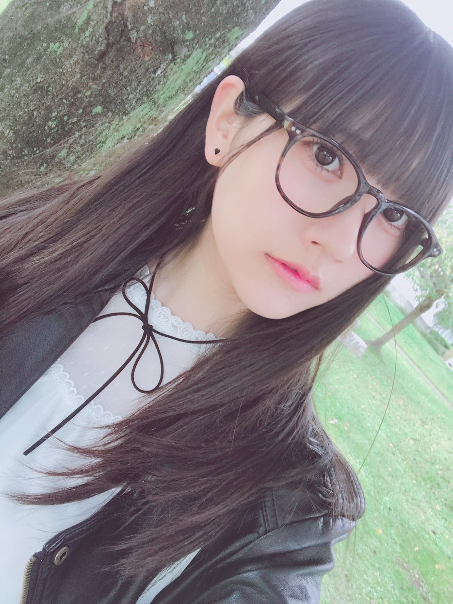 山田麻莉奈 きょうは眼鏡女子でした こんなわたしでも少しは賢そうに見える かな 笑めがねまじっく 伊達メガネ