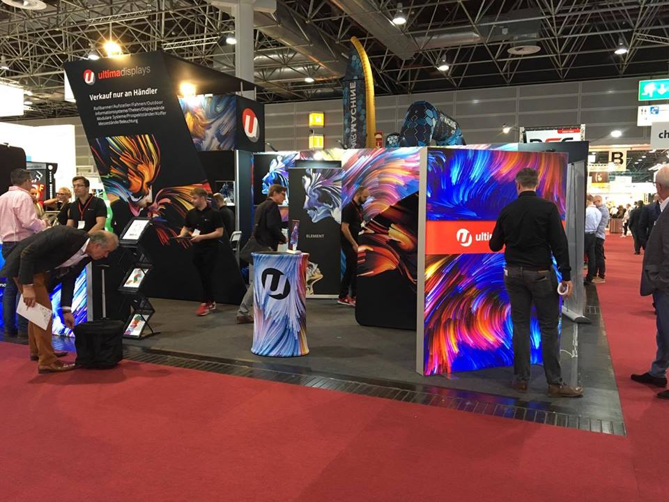 UltimaDisplays_'s tweet photo. Jesteśmy na targach #viscom2017 w @MD_GmbH. Co myślicie o stoisku? https://t.co/PYsvKu1jba