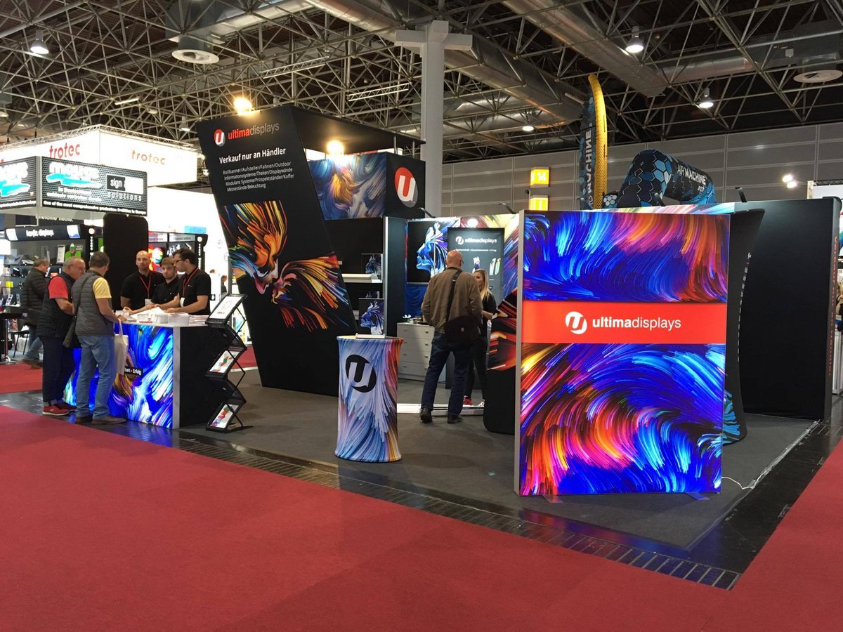 UltimaDisplays_'s tweet photo. Jesteśmy na targach #viscom2017 w @MD_GmbH. Co myślicie o stoisku? https://t.co/PYsvKu1jba