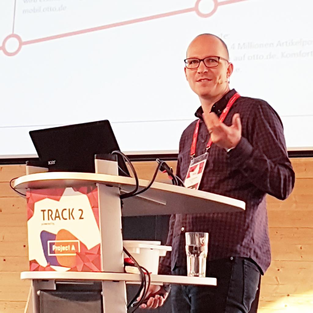 Jetzt live: Track 2 / Sven Achterberg / OTTO 😁
#omcap17 #otto <a href="/otto_de/">OTTO</a>