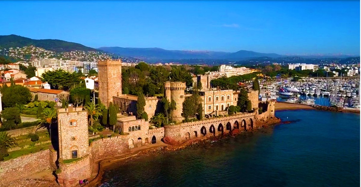 Chateau de La Napoule #CotedAzurFrance <a href="/FrenchMerveille/">FrenchMerveilles</a> @balneairecom @hcotedazur <a href="/AzurLuxury/">luxuryfrenchriviera</a> <a href="/LenviedePartage/">L'envie De Partager</a> <a href="/PrideCotedAzur/">Pride Côte d'Azur</a> <a href="/HipFrenchies/">hipfenchies</a>