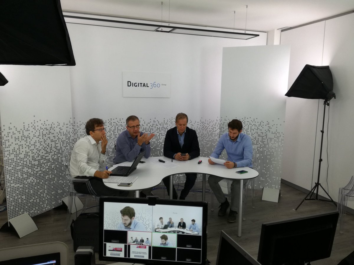 ZeroUnoWeb's tweet photo. I relatori sono pronti per #webinarZu dal titolo Provisioning più rapido e qualità It assicurata: le infrastrutture #convergenti https://t.co/LqvsBwWI07