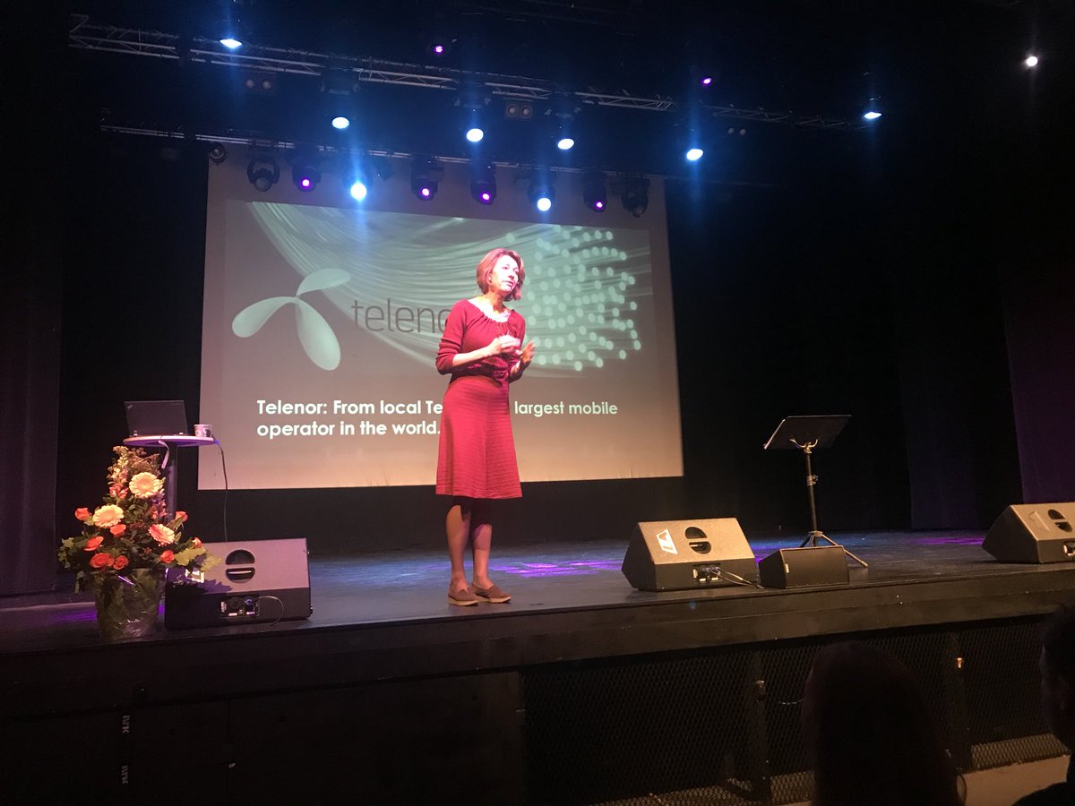 jorgenmoe's tweet photo. Nok en gang inspirerende og lærerikt - ikke desto mindre skremmende @SilvijaSeres #hunerdennyeoljen #ringerikskonferansen https://t.co/5t2Onjt3yc