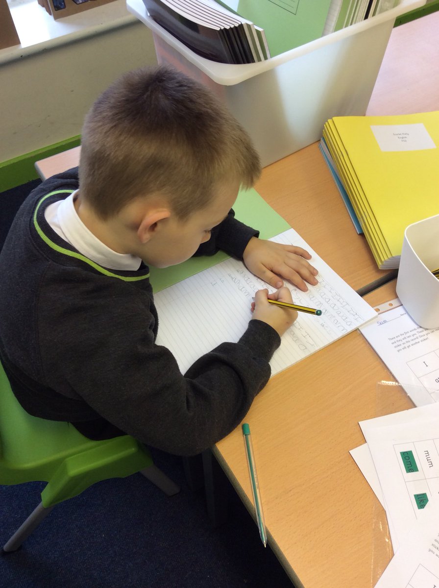 LindenRDRowan's tweet image. Rio enjoyed learning with his family yesterday ☺️ 
#collabrativelearning 
#parentsupport