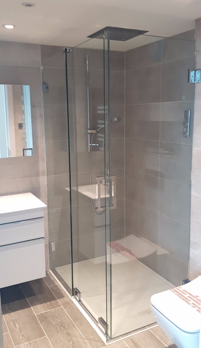 SHEPWAYGLASS's tweet photo. Need a shower door, screen or enclosure? Our products are tailored to your requirements so we are the company for you! #Showerglass #Glass https://t.co/c4xHJyvL59