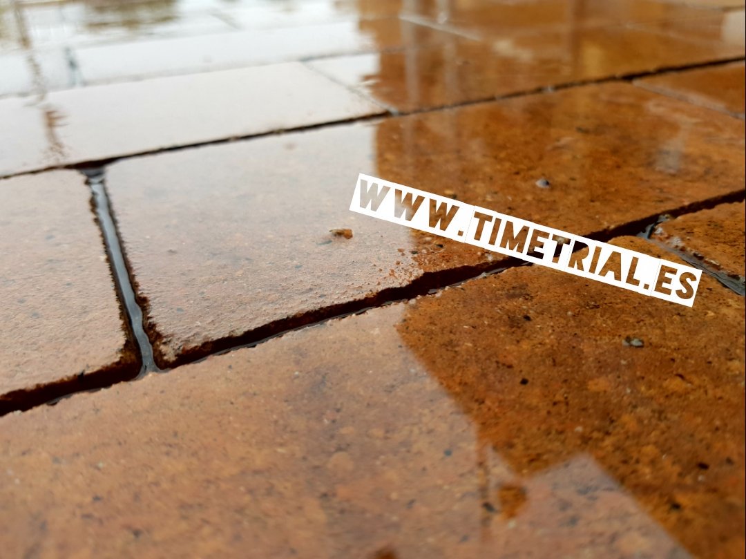 Hoy es día de lluvia, aprovecha los entrenos en piscina .