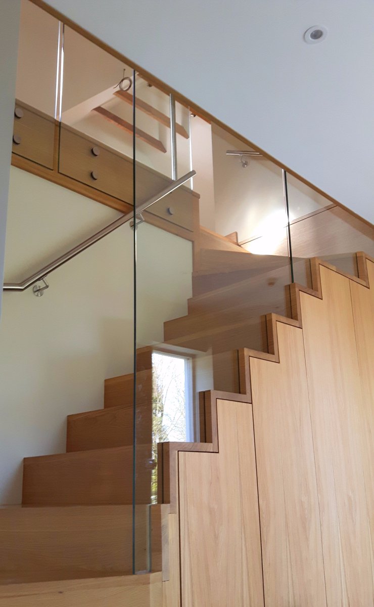 SHEPWAYGLASS's tweet photo. Did you know we supply and fit staircases? Give us a call to book in your survey 01303 220666. #Staircases #Glasssolutions #Toughenedglass https://t.co/wfxXIlSPyL