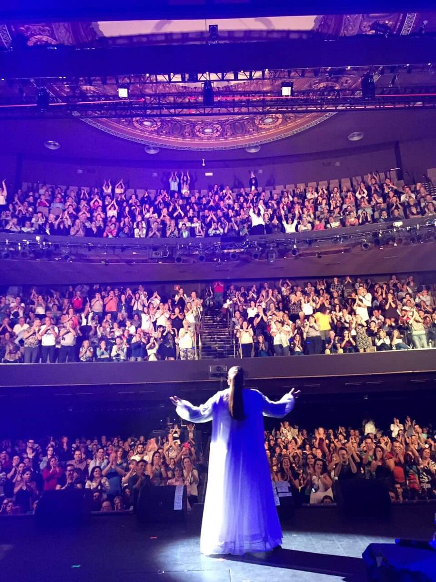 SpainPimpinela's tweet photo. Fotos shows por España !! 📸 Siempre es un placer teneros por aquí. El público os quiere y admira 😉 #Gira2016 #EntradasAgotadas #TeatroLlenos https://t.co/OQdnDWeUxG