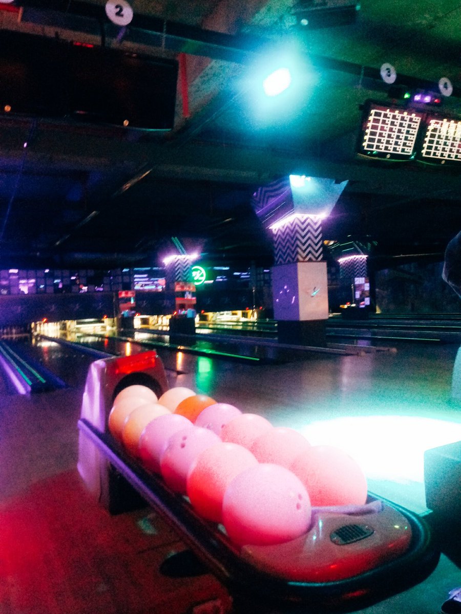1 1 ワンプラスワン A Twitteren 韓国のボーリング クラブボーリングっていって クラブではないけど 雰囲気はクラブ な暗めな ネオンでかわいいボーリング場 歌もガンガンにk Popが流れていてノリノリでボーリングができます 韓国好きな人と繋がりたい 韓国