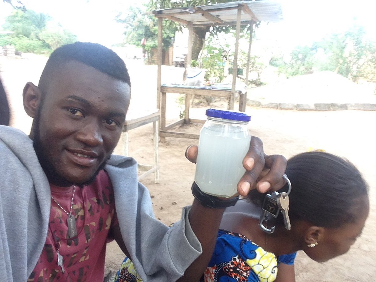 Al2Chance's tweet image. Moi et ma dope à kombé au sud du pays en mode vin de palme.
