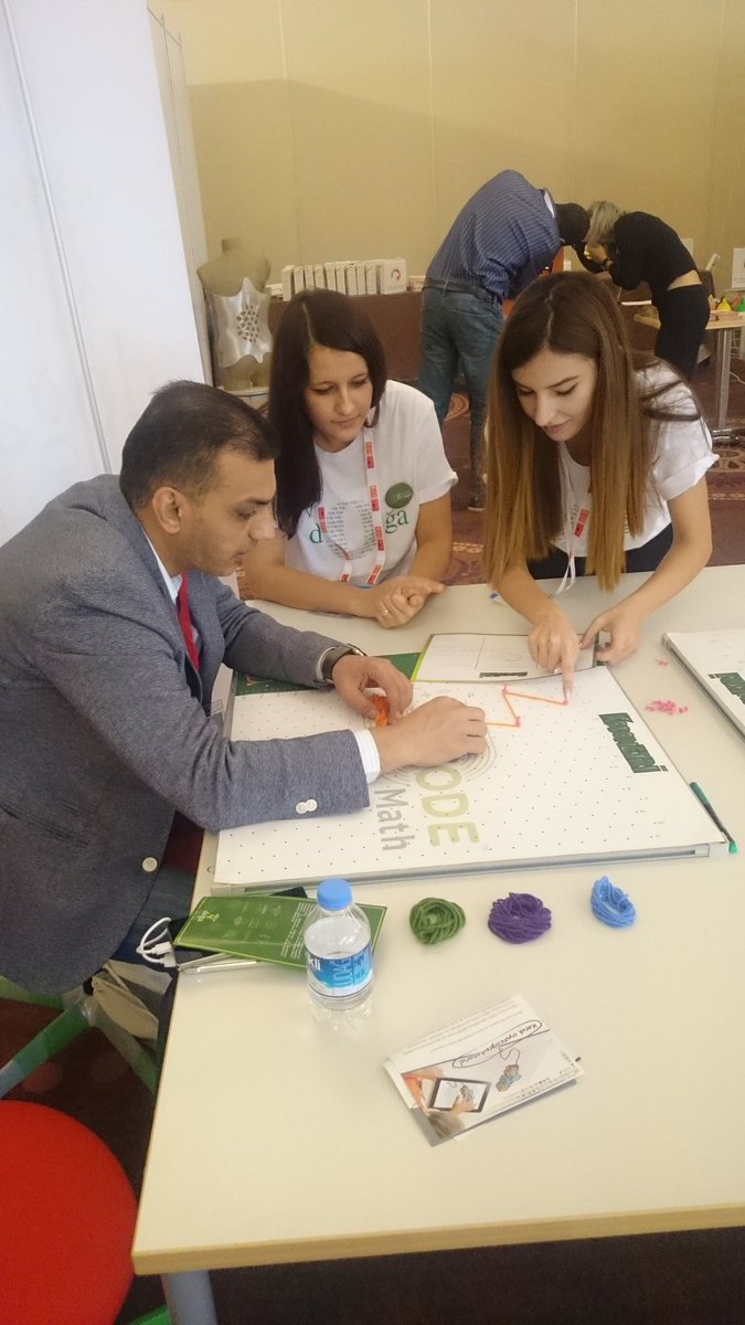 93Mrv93's tweet photo. Mohammed Al-Assi ile eğlenceli bir #codemath oyunu olan kodometriyi oynadık😊 #GESSTurkey #gess2017 #dogatech https://t.co/z4T3Dmp5Oq