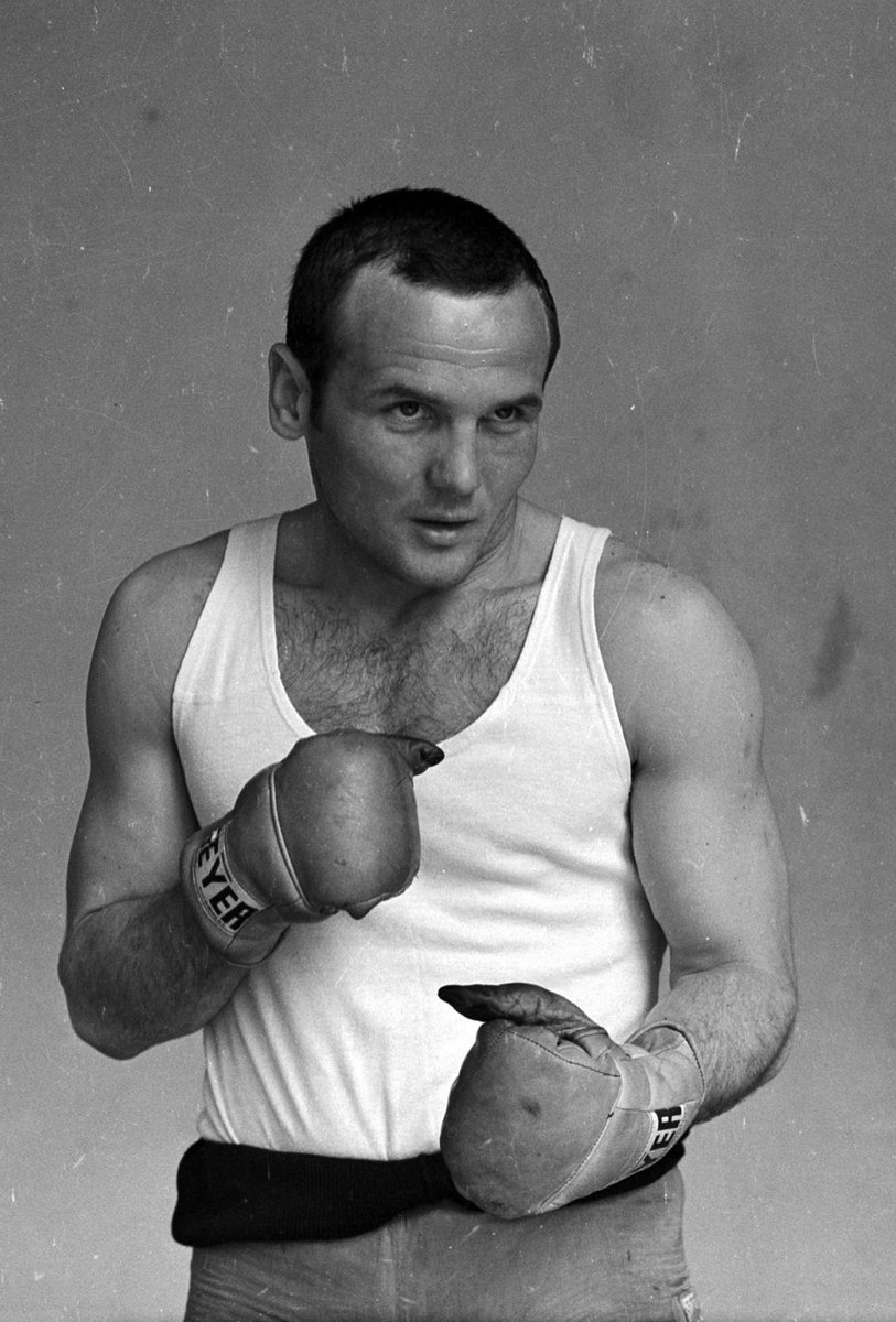 klewandowski91's tweet photo. 77 lat temu urodził się Jerzy Kulej, jeden z najsłynniejszych i najlepszych zawodników w historii polskiego pięściarstwa. Pamiętamy.
#Kulej https://t.co/gXpdooOSPF