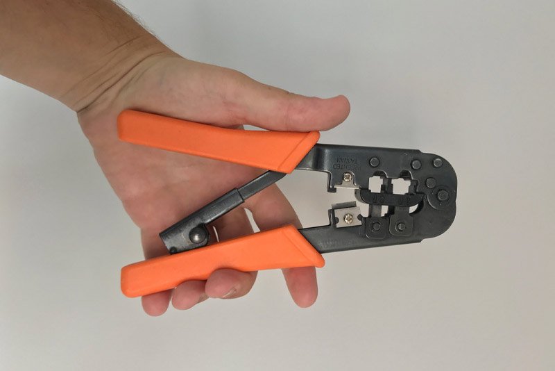 RedlinkBV's tweet photo. Een onmisbare tool voor de installateur is toch wel de RJ45 #krimptang, gebruikt voor het krimpen van een verbinding https://t.co/4k6M7N6Jok https://t.co/RJQvqABotA