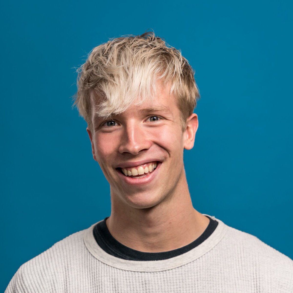 improviceland's tweet photo. Nýju prómó myndirnar okkar voru að detta í hús https://t.co/PUQE6gv01N