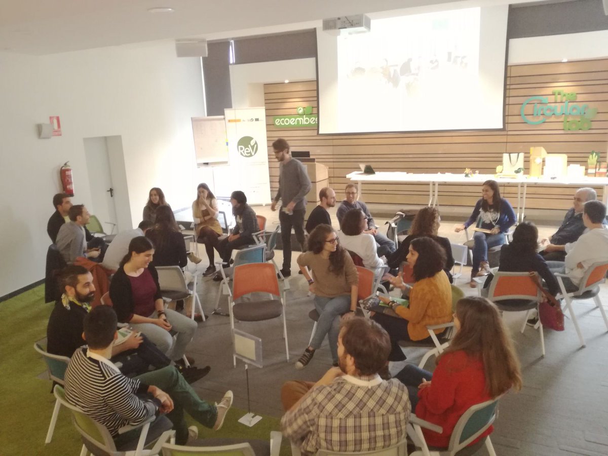 emprendeverde's tweet photo. Comenzamos a presentar los proyectos de #PrototipaCircular para obtener feedback en el World Coffe en @TheCircularLab. https://t.co/qFKKg6On1G