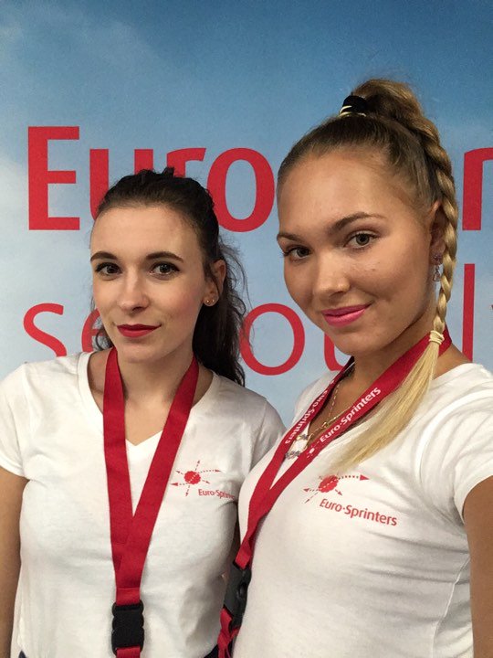 Finessedhostess's tweet photo. Onze #promogirls delen #goodiebag uit tijdens #TLA_2017 @TL_Belux  @antwerpexpo van #eurosprinters @bpost_nl @BelgischePost GO SUPERTEAM! https://t.co/iwuRLUHOeJ
