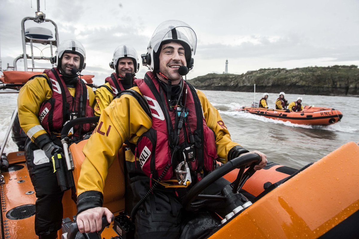 There's £450m old £1 coins in circulation.The <a href="/rnli/">RNLI</a> continues to accept them. Please donate to help w/ #savinglivesatsea. #thursdaythoughts